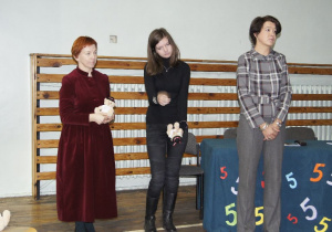 Od lewej Anna Rakowska, uczennica szkoły i Ewa Kowalska-kordynator Konkursu
